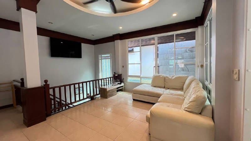 บ้านสองชั้น 4 ห้องนอน ฉลอง 3