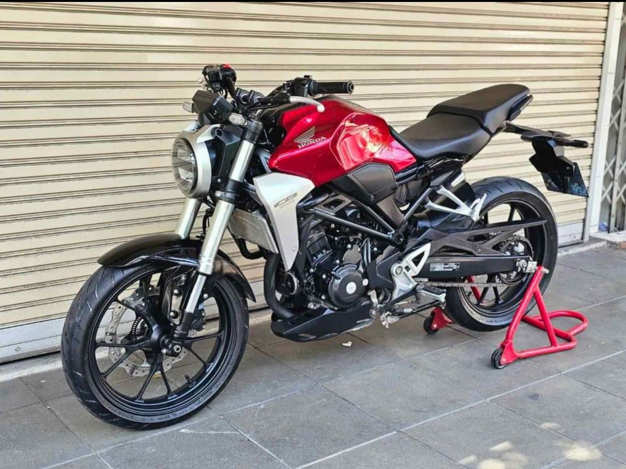 Honda CB300R 2