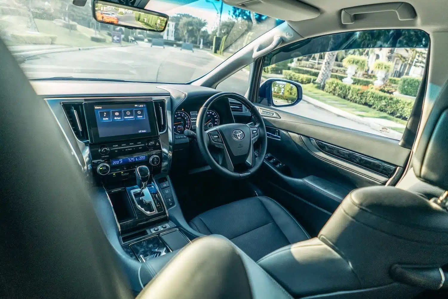 Toyota Alphard 30 2.5 SC (белый) 4