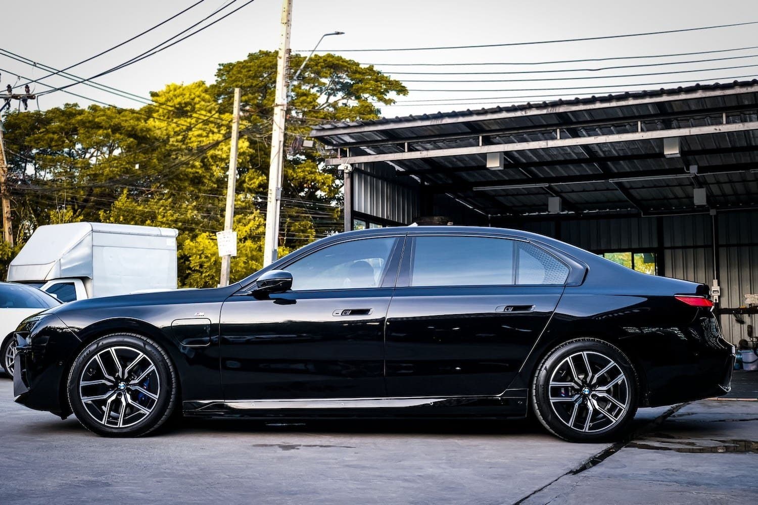BMW 750e xDrive G70 4