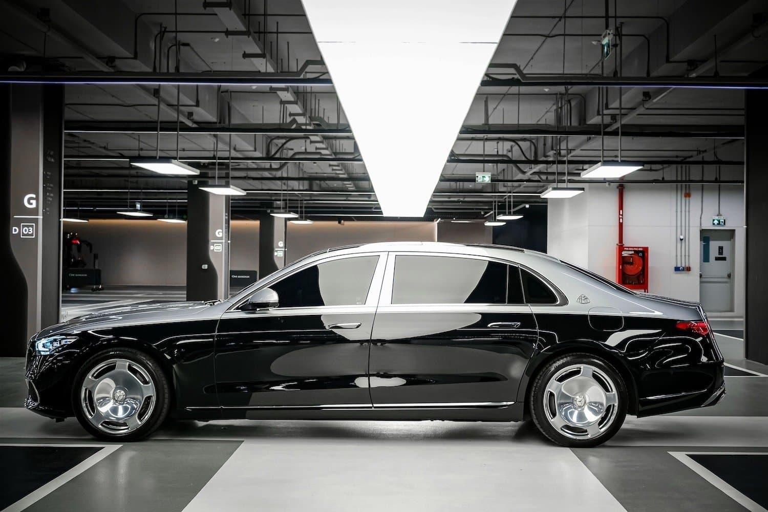 Mercedes-Maybach S580e Z223 (สีเงินดำ) 4
