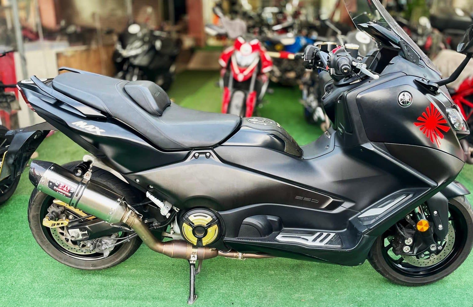 Yamaha TMAX 560