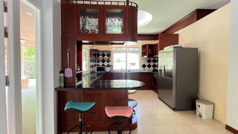 บ้านสองชั้น 4 ห้องนอน ฉลอง 5