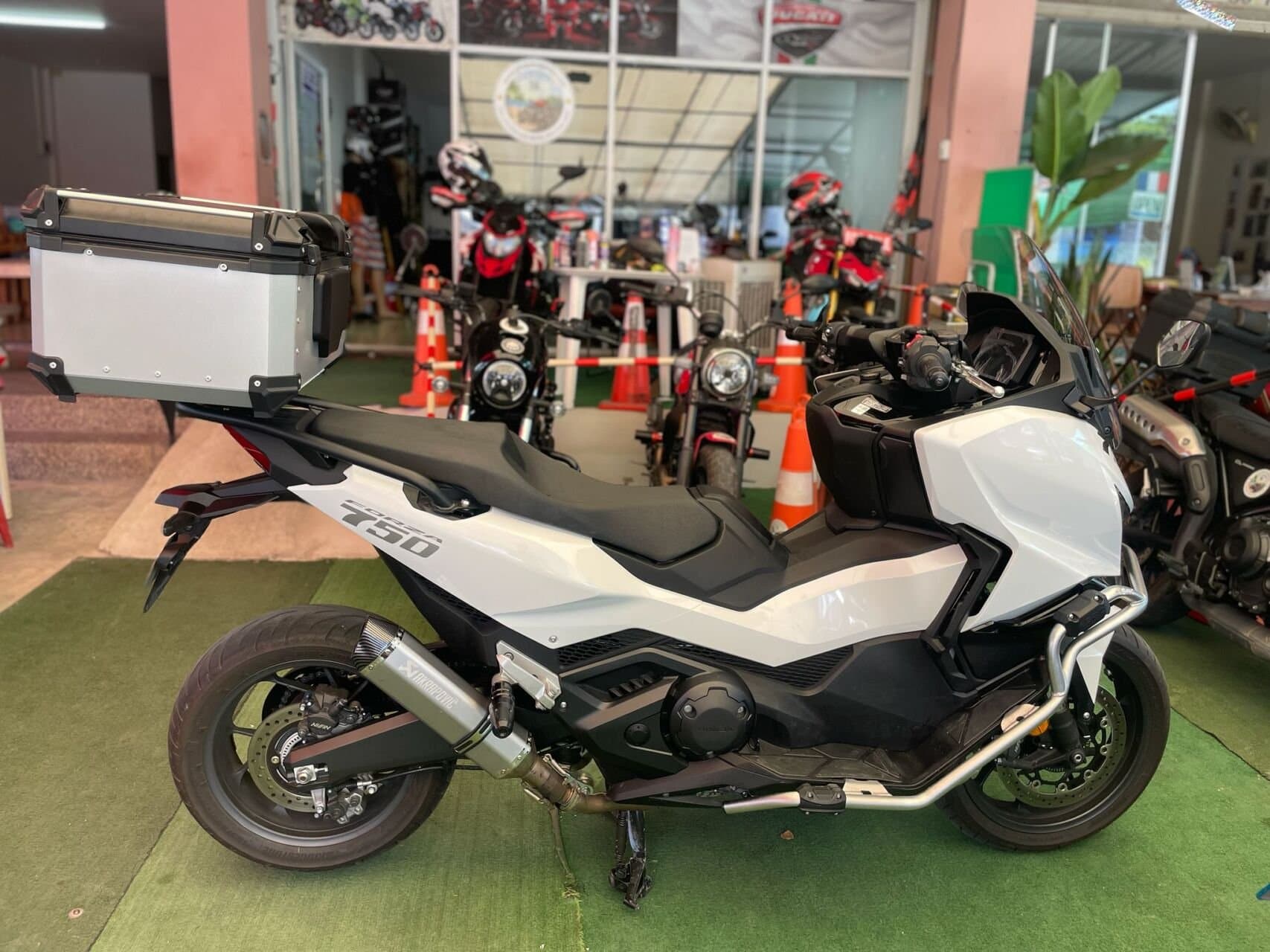 Honda Forza 750