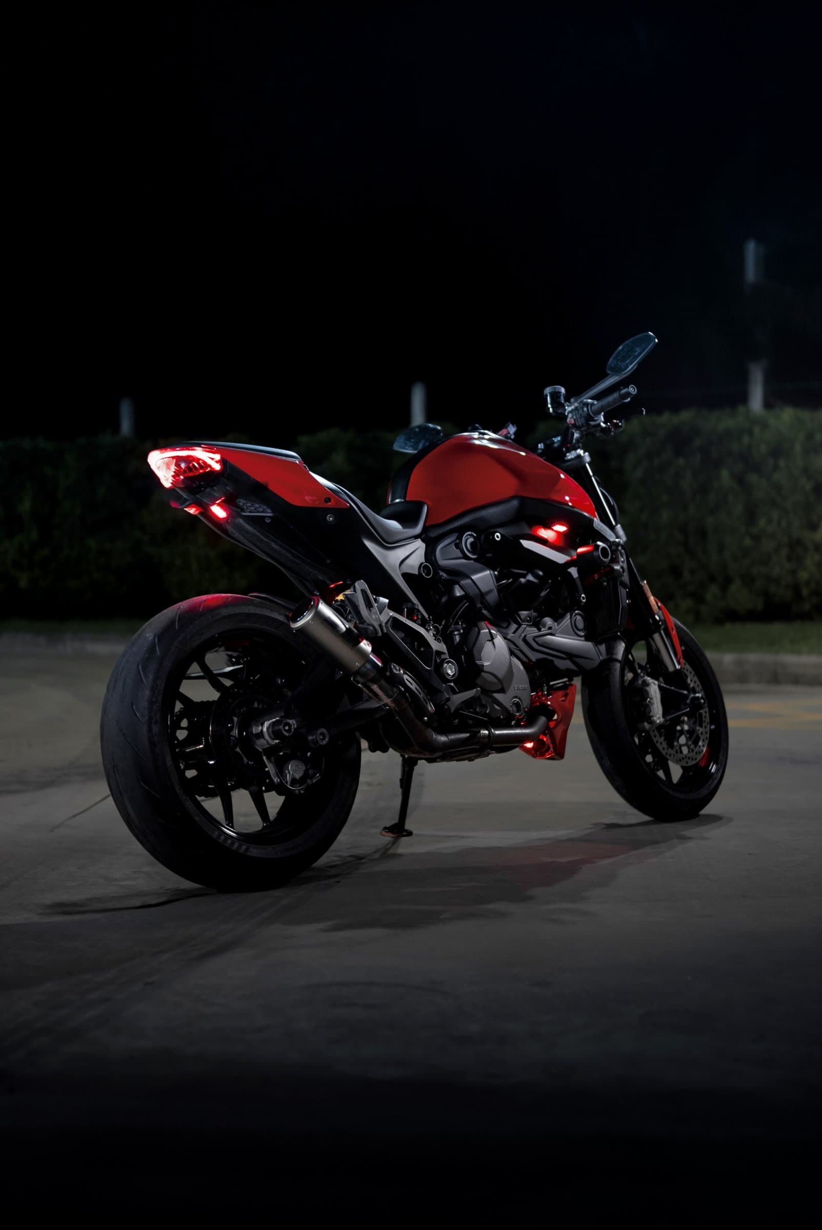 Ducati Monster 937 3