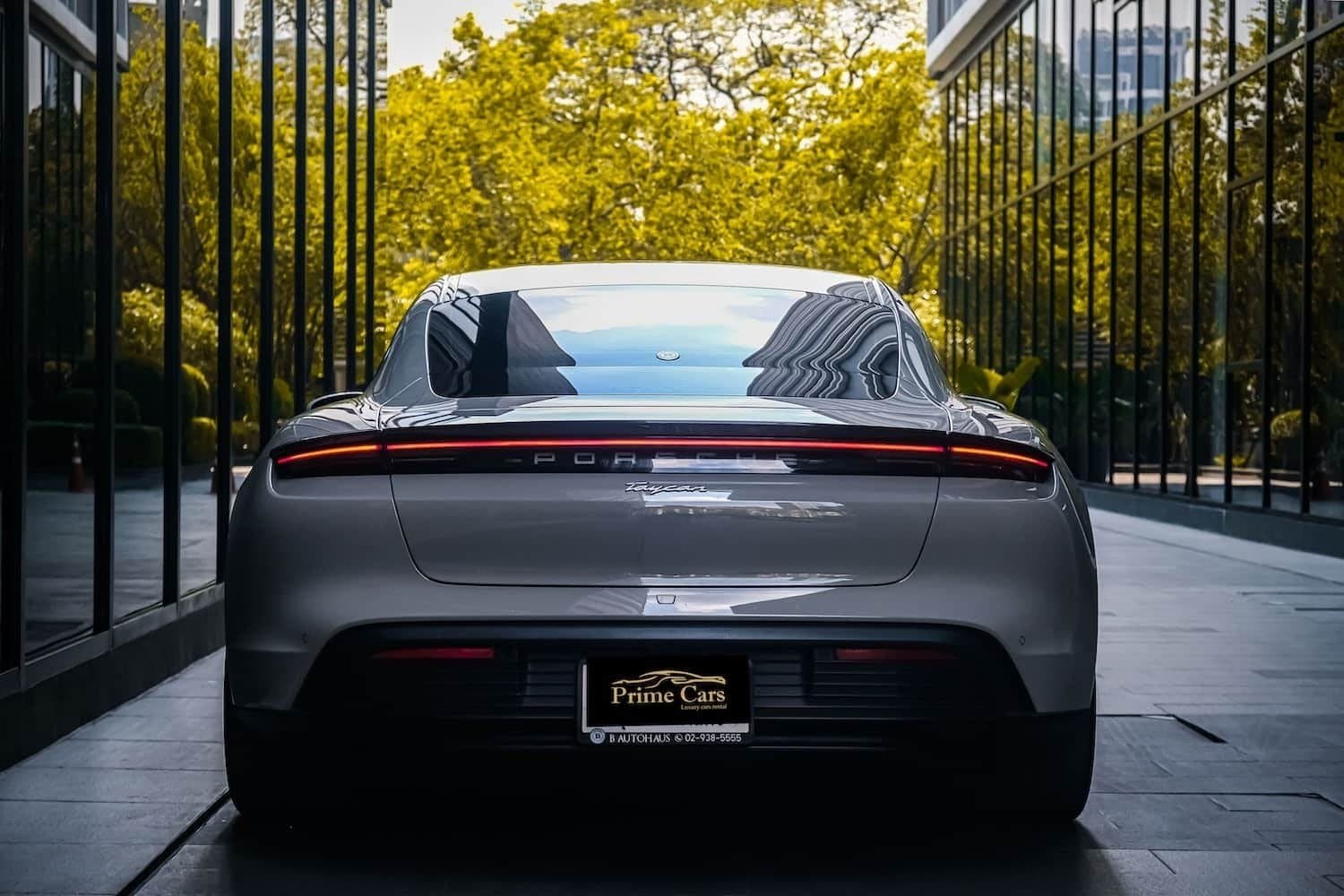Porsche Taycan 5