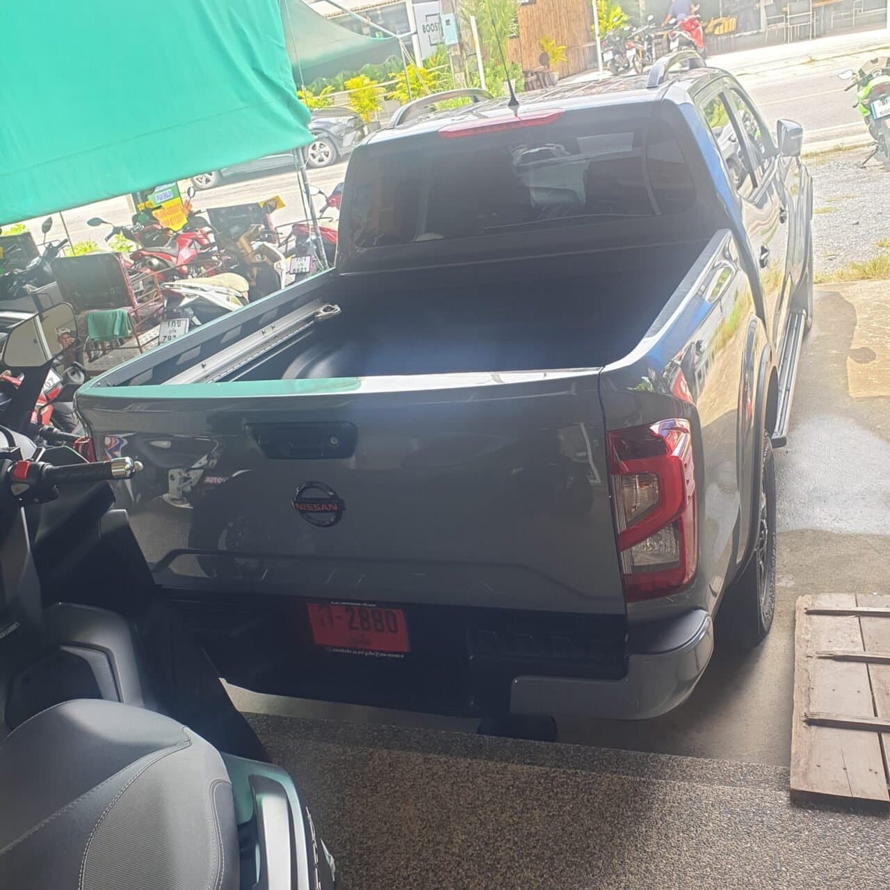 Nissan Pro4X 5