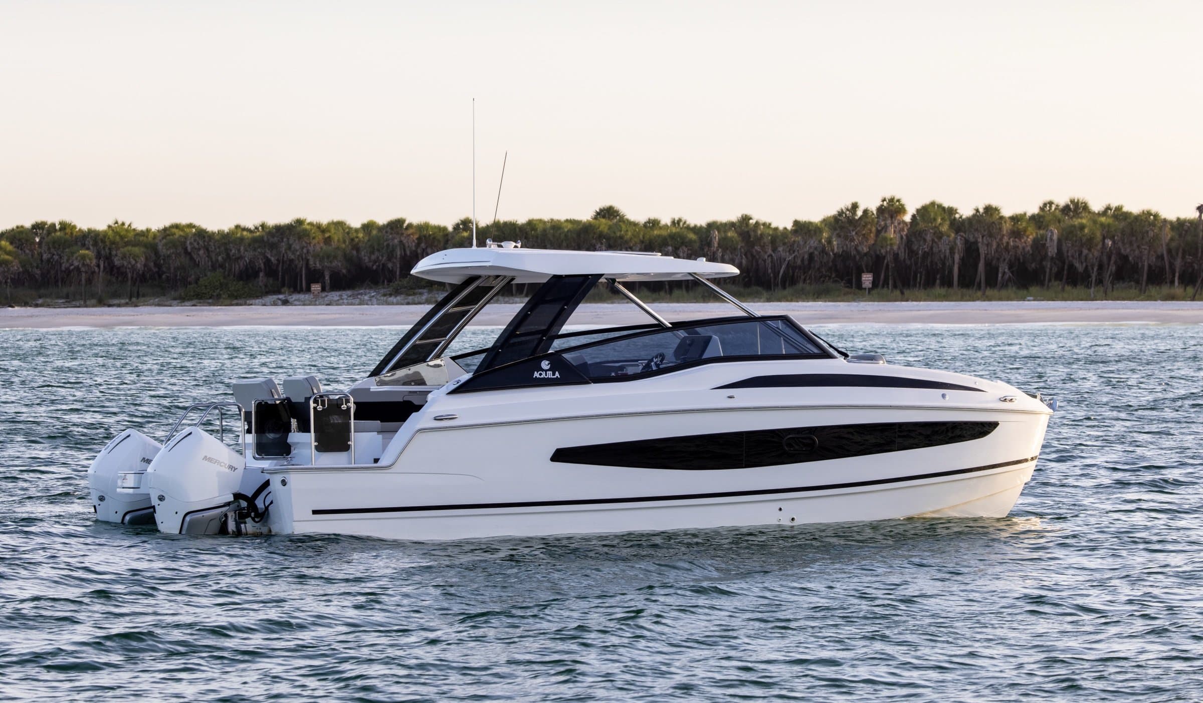 Aquila 32 power catamaran 4