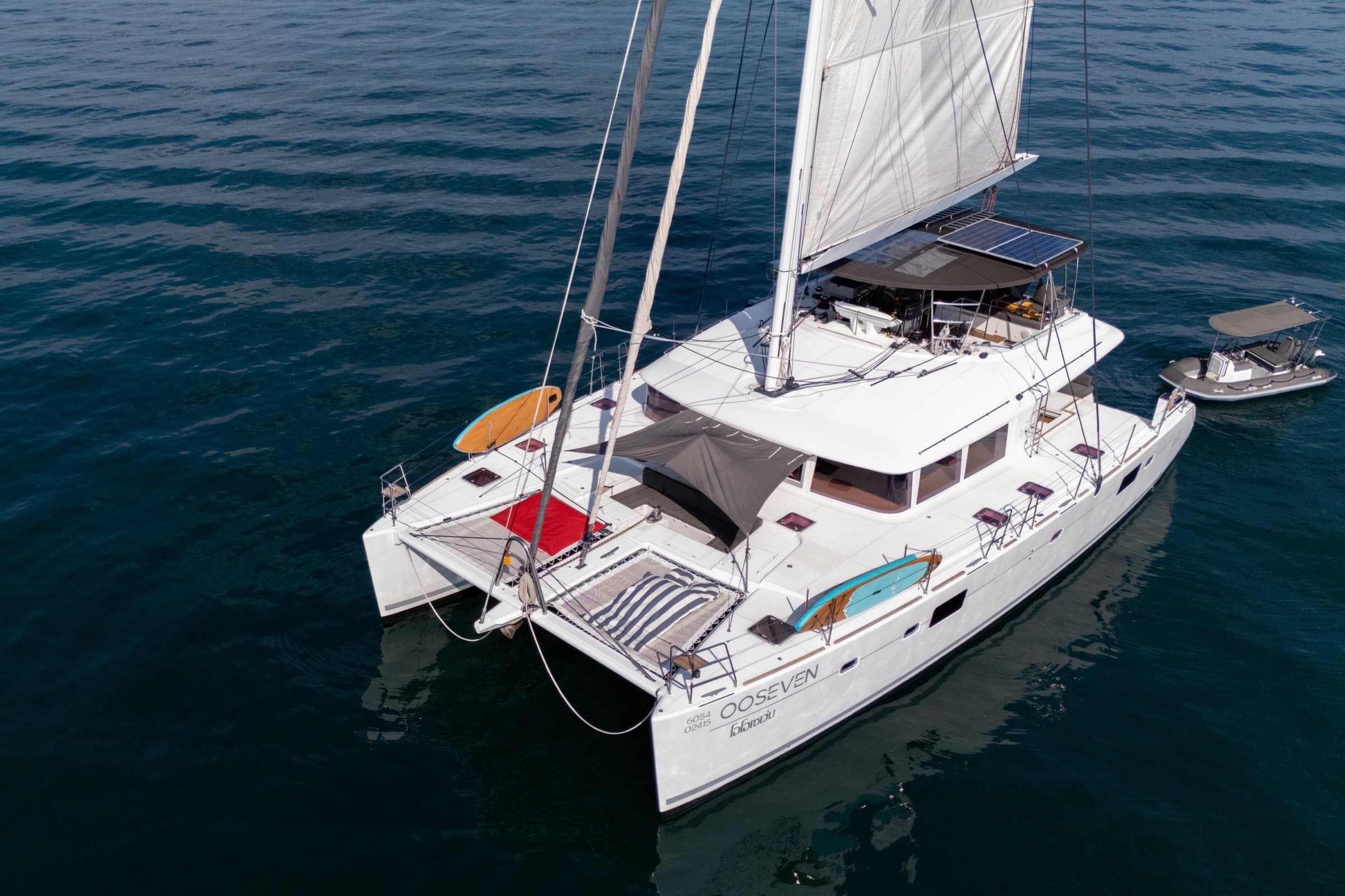 เรือใบคาตามารัน Lagoon 560 เช่าเหมาลำรายวัน 2