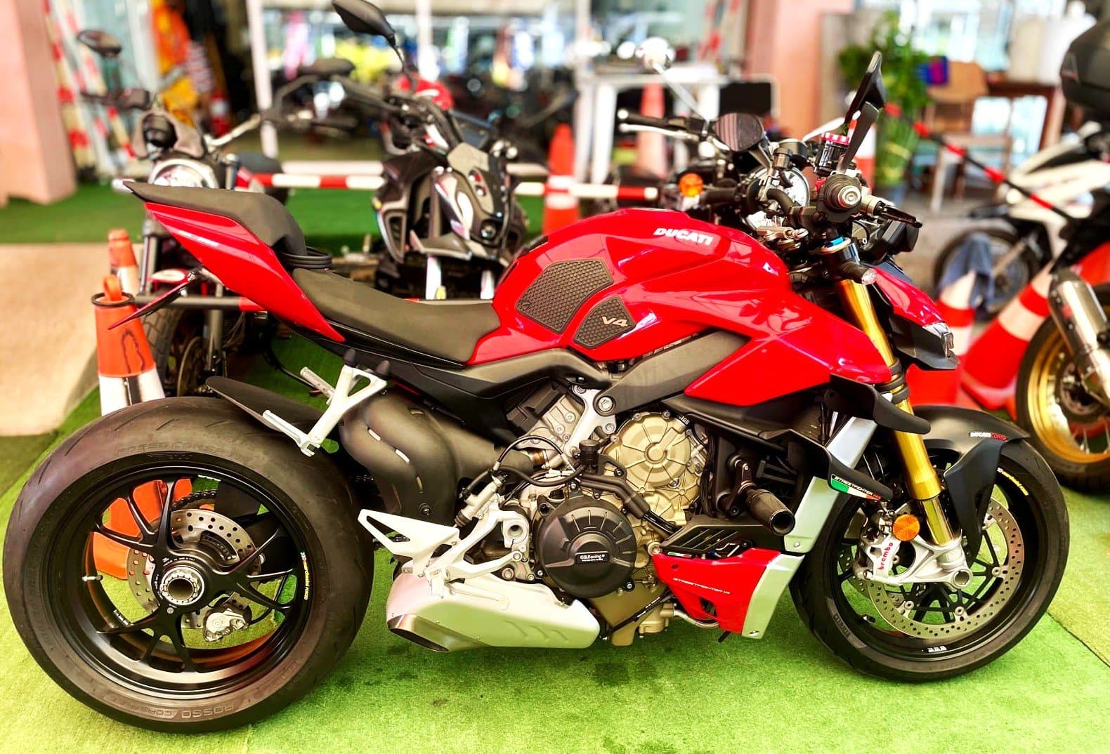 Ducati Streetfighter V4S