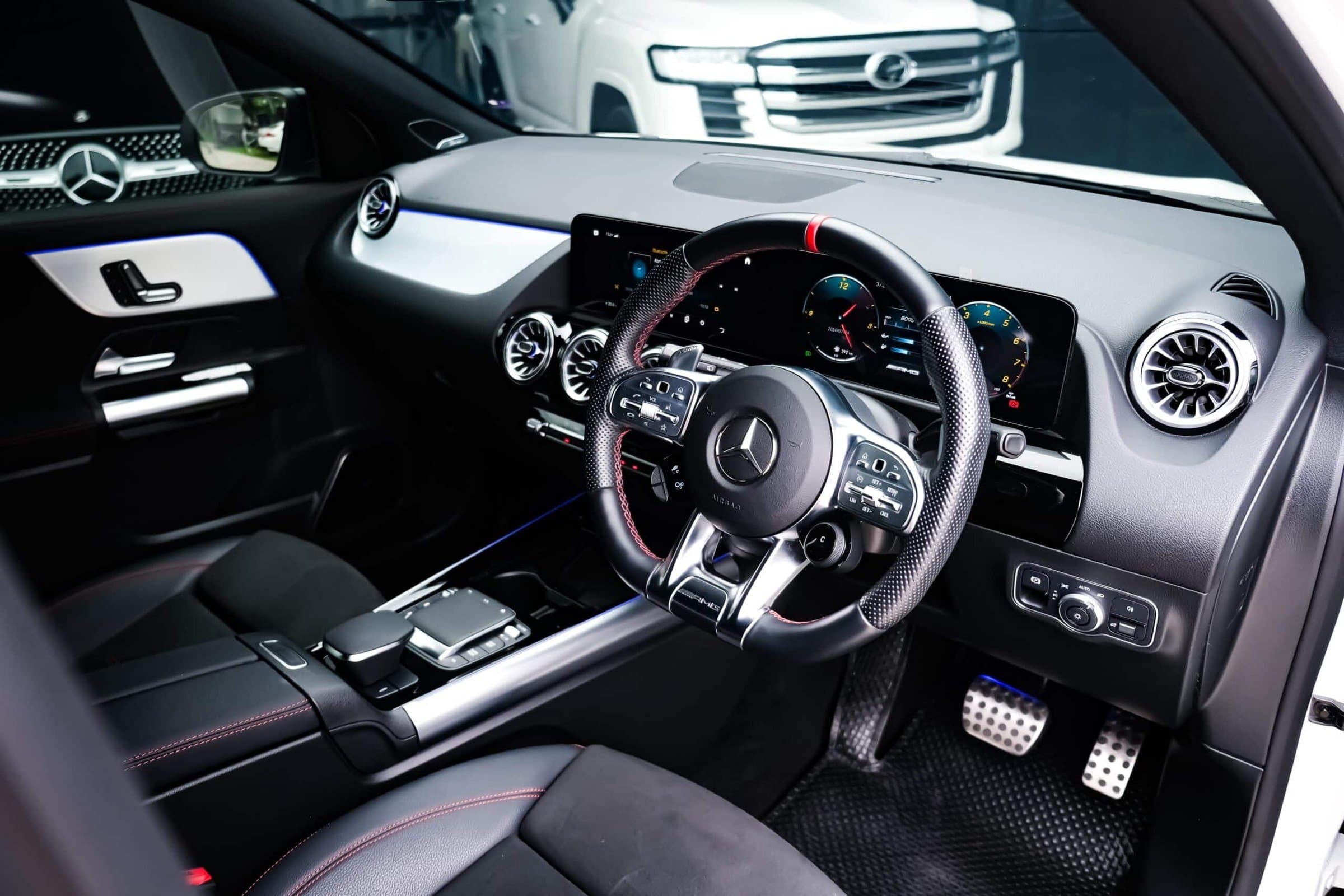 Mercedes-AMG GLA35 4