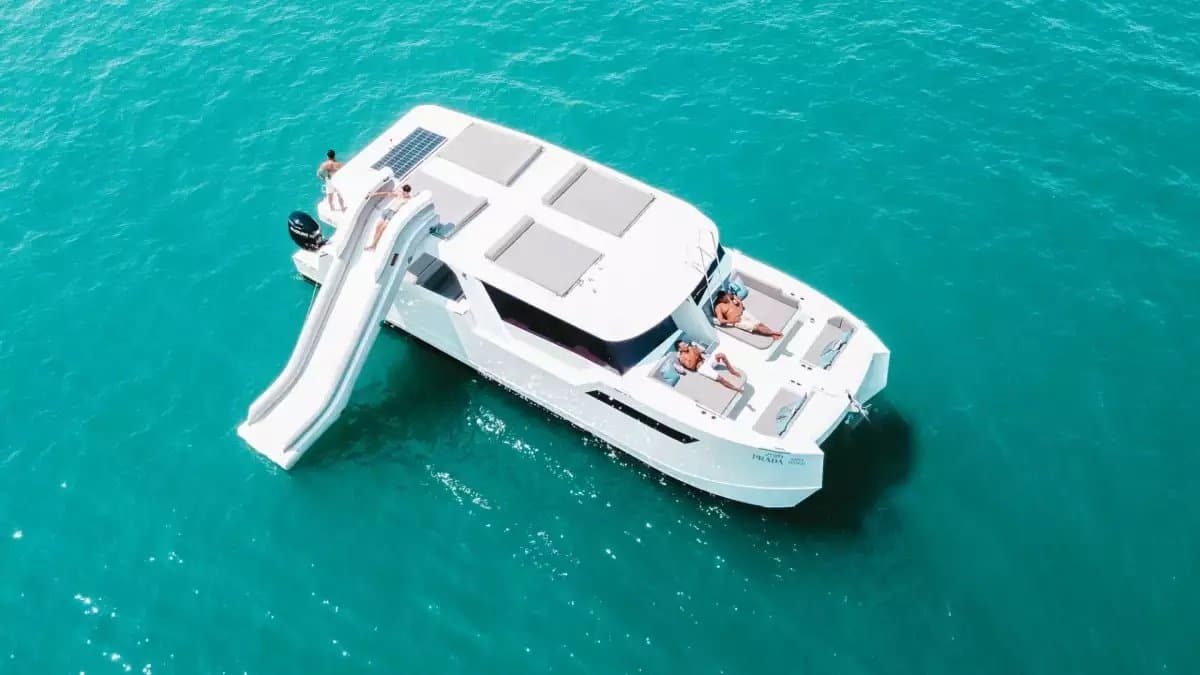 Power Catamaran 50ft Prada 3