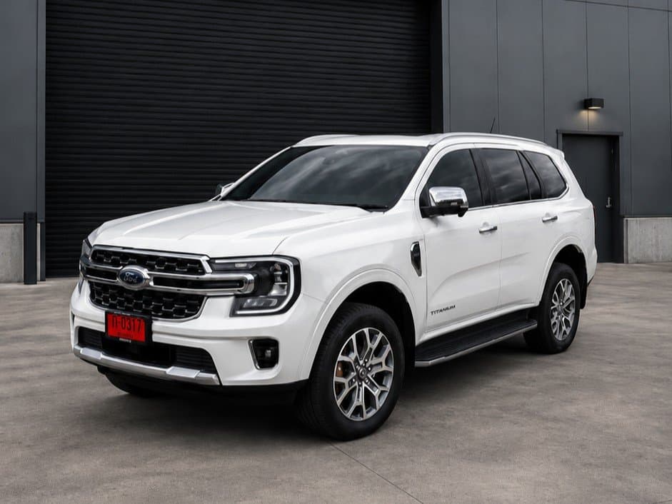 Ford Everest Titanium, white