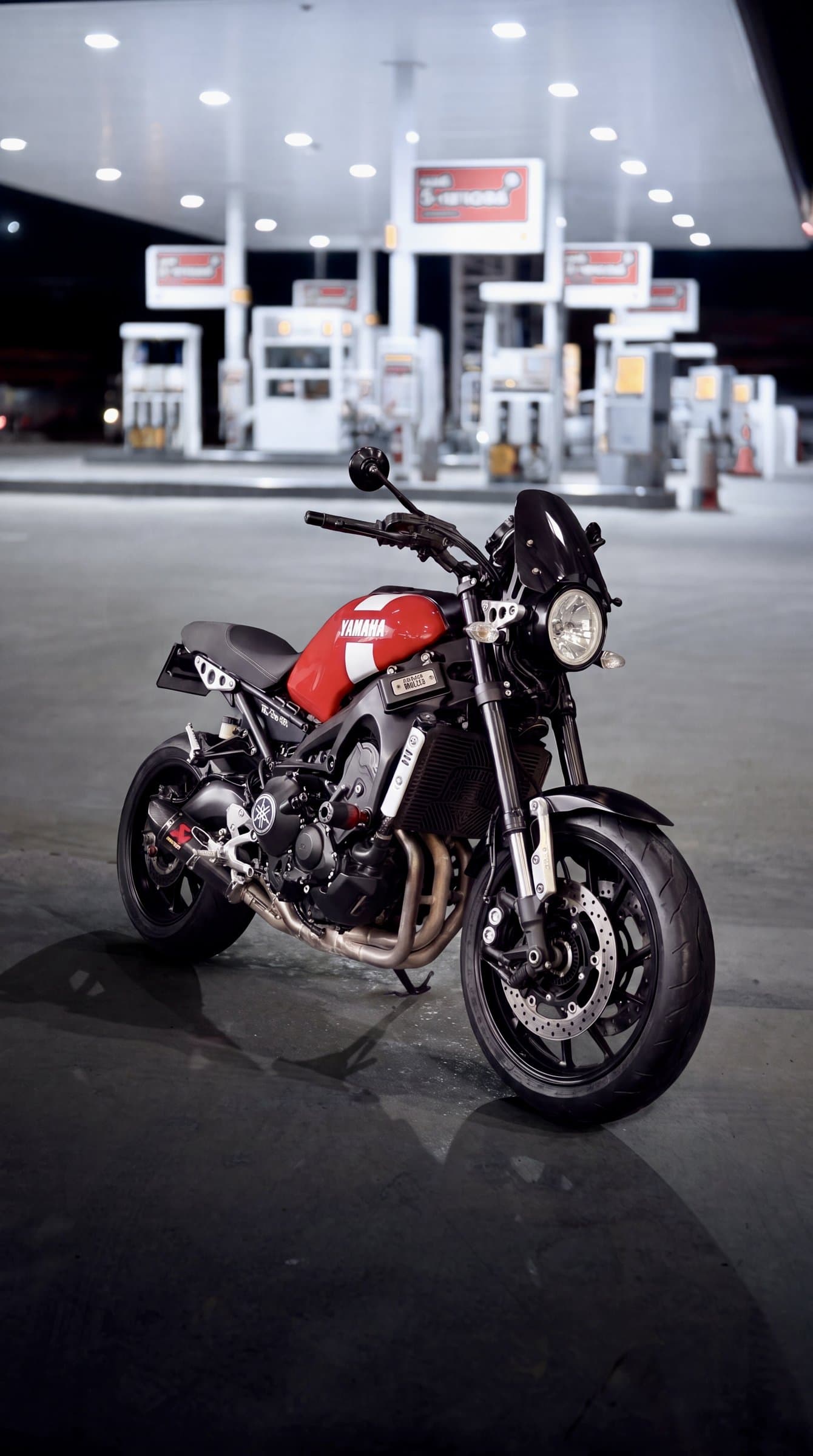 Yamaha XSR900, red 2