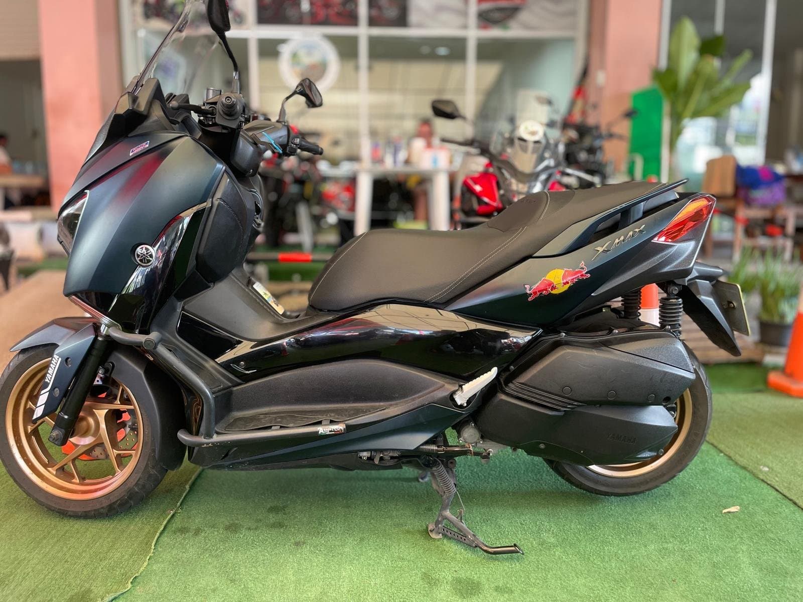 Yamaha X-Max 300 2
