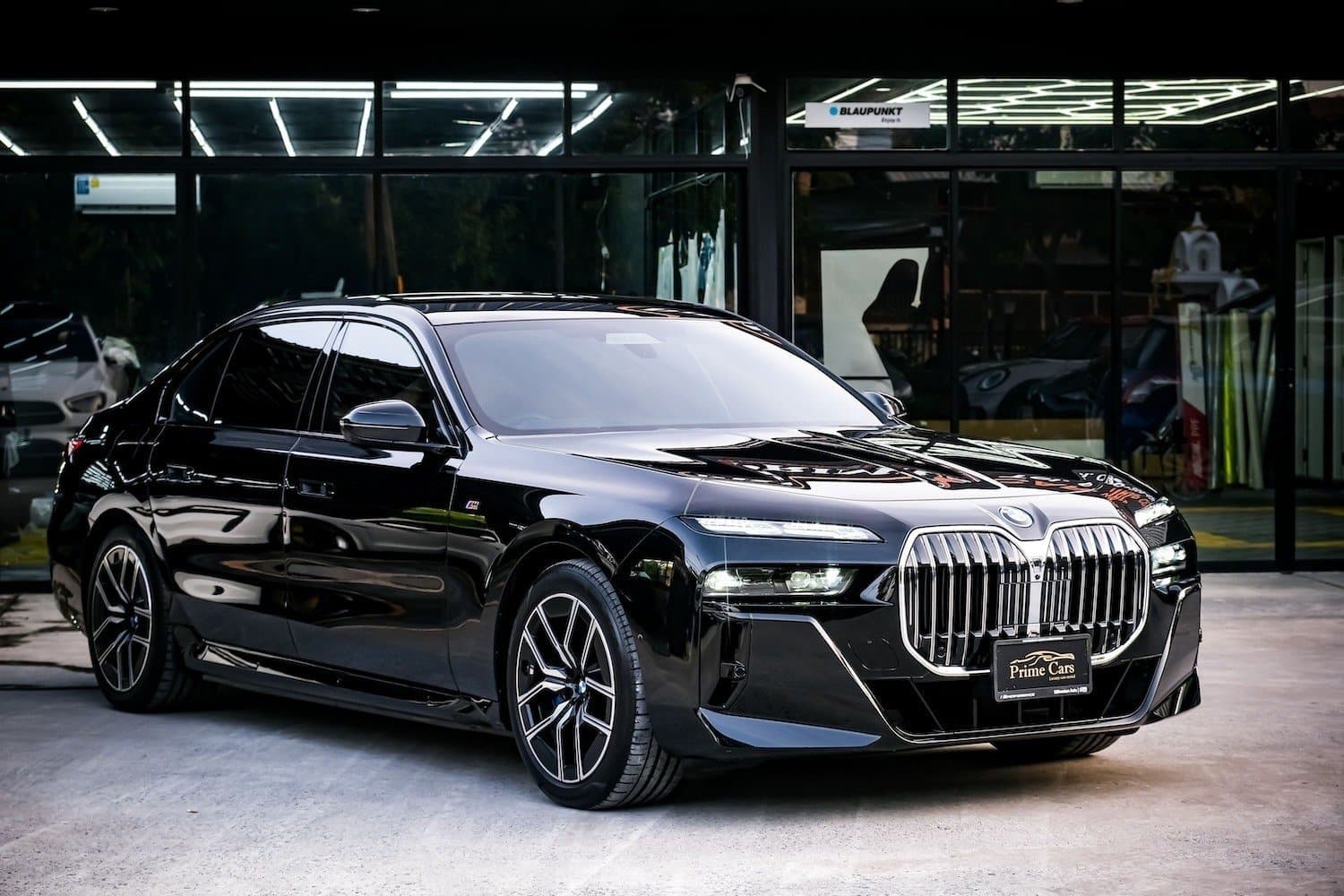 BMW 750e xDrive G70 2
