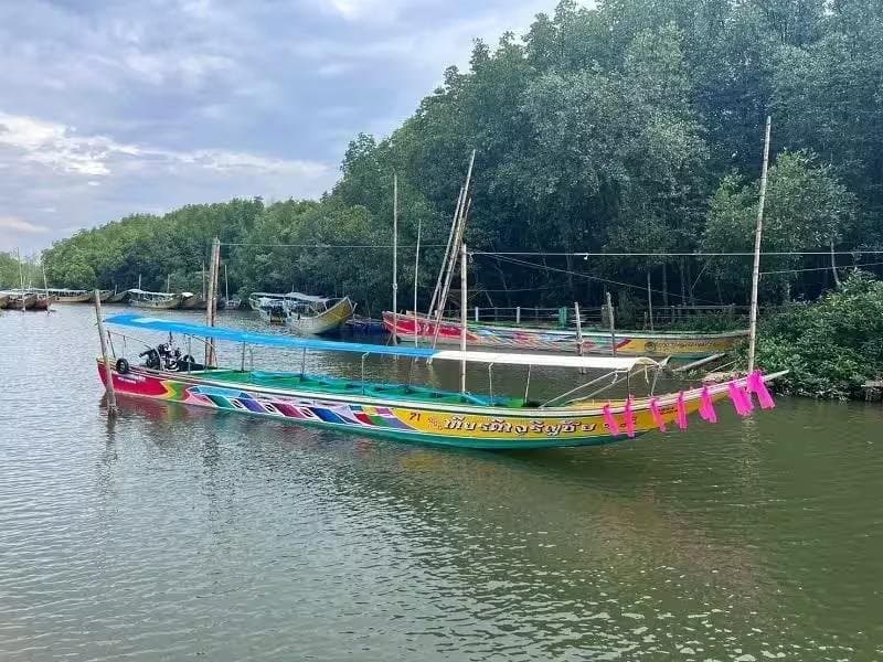 Частная лонгтейл лодка к острову Джеймса Бонда
