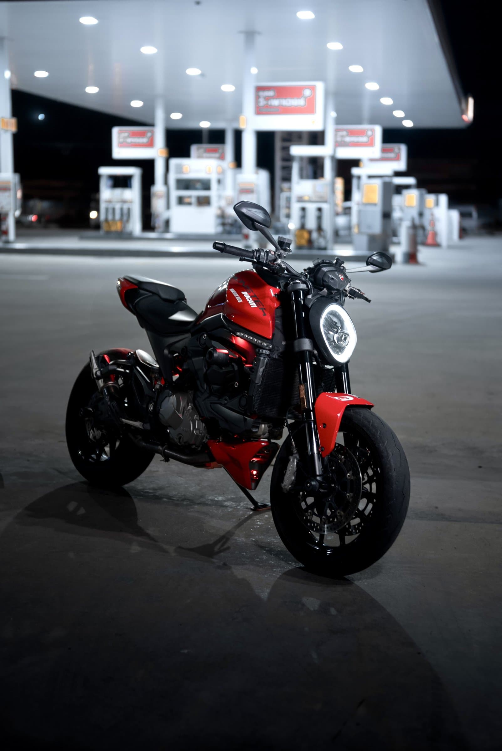 Ducati Monster 937 2
