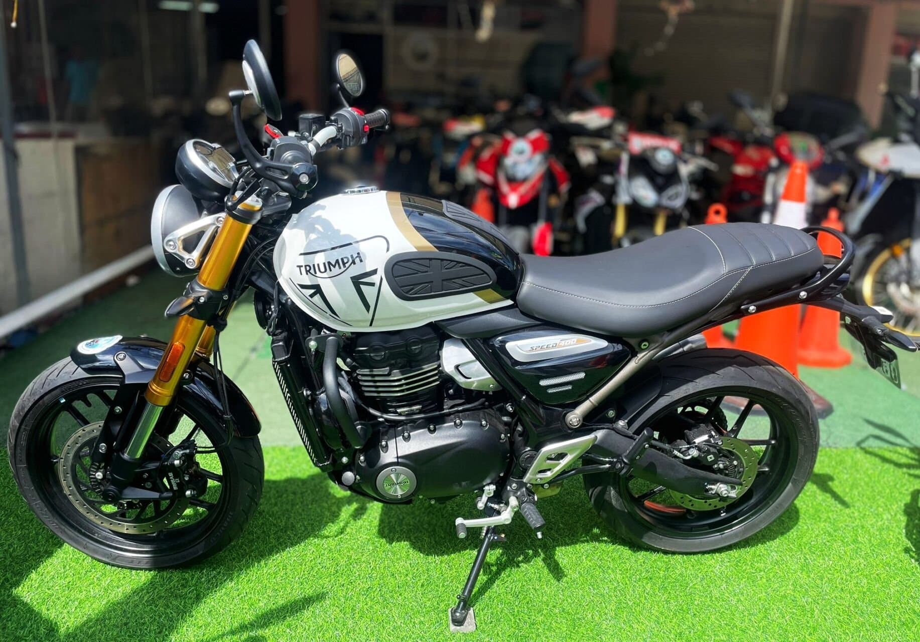 Triumph Speed 400 2