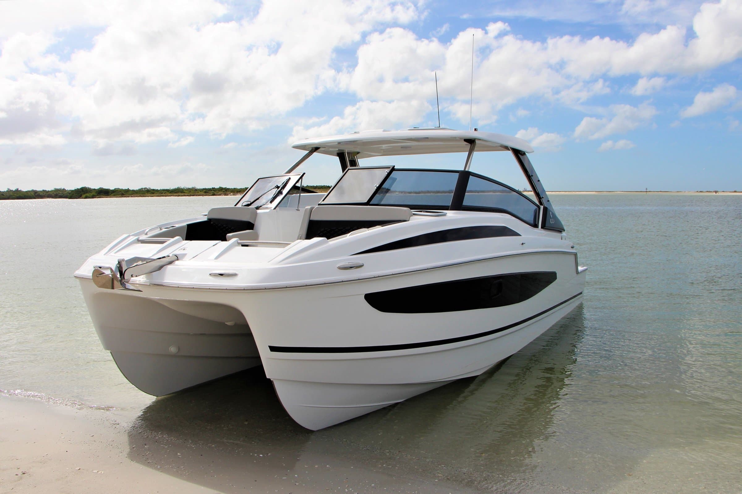 Aquila 32 power catamaran 3