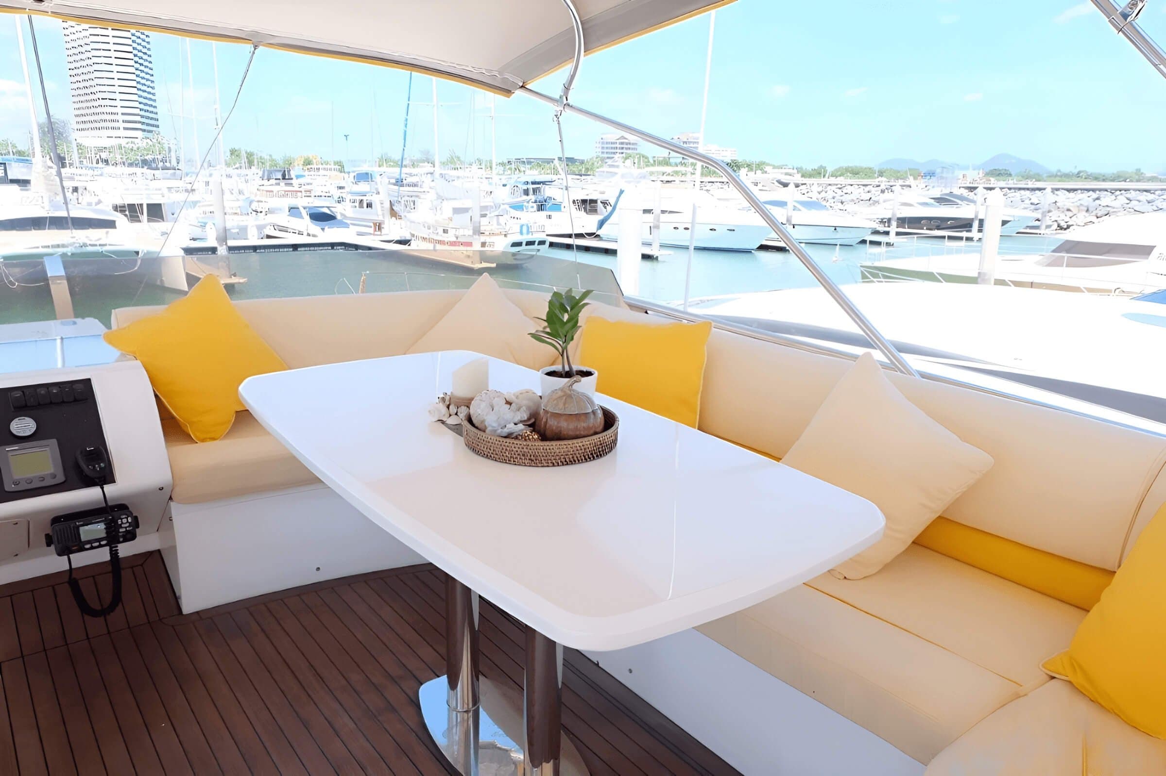 เรือยอชท์เครื่องยนต์ Princess 54 5