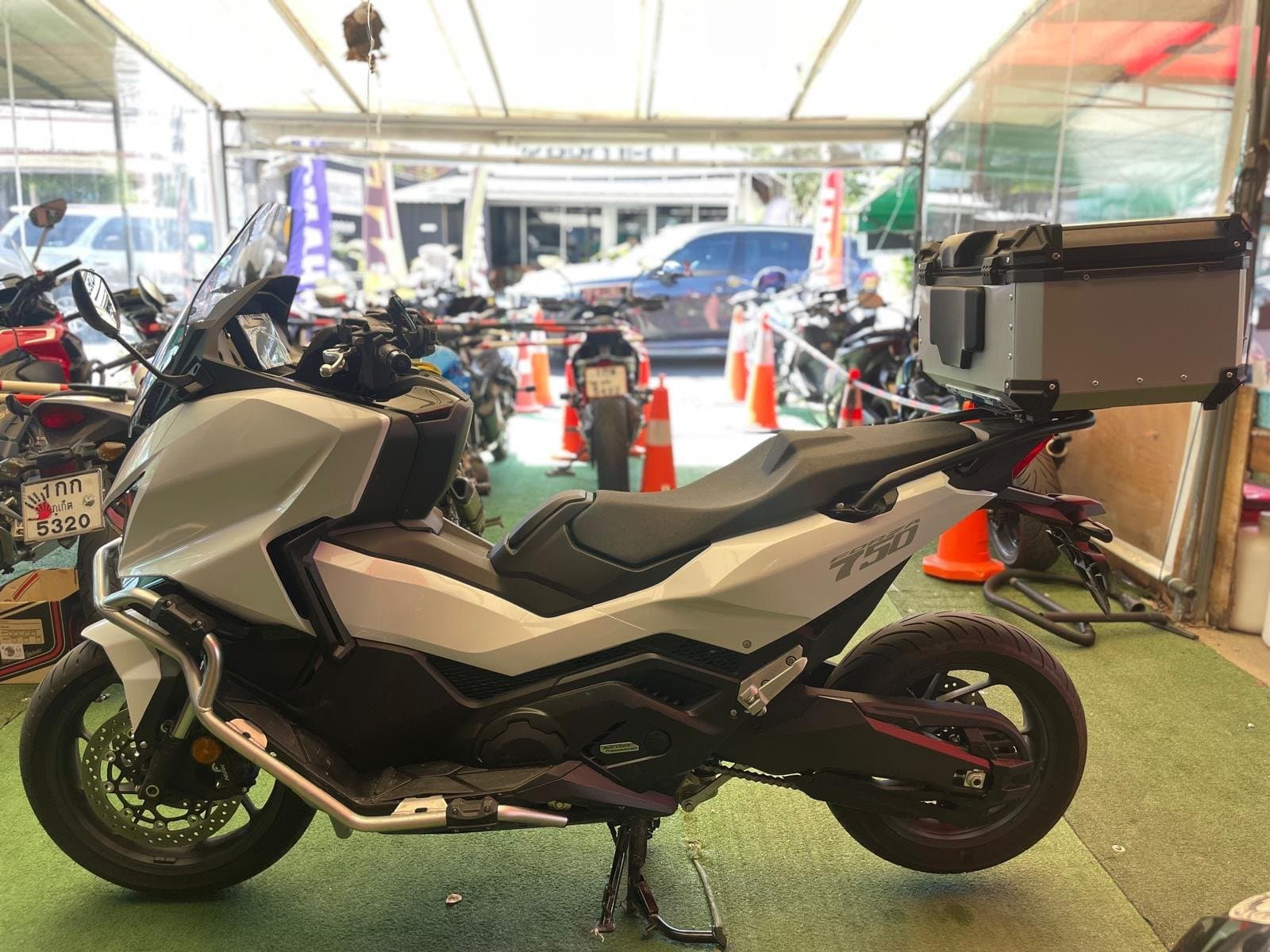 Honda Forza 750 2