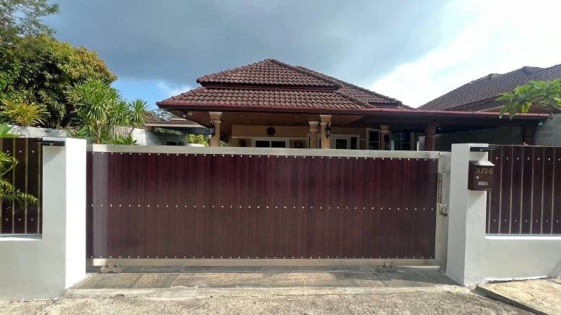 บ้านสองชั้น 4 ห้องนอน ฉลอง