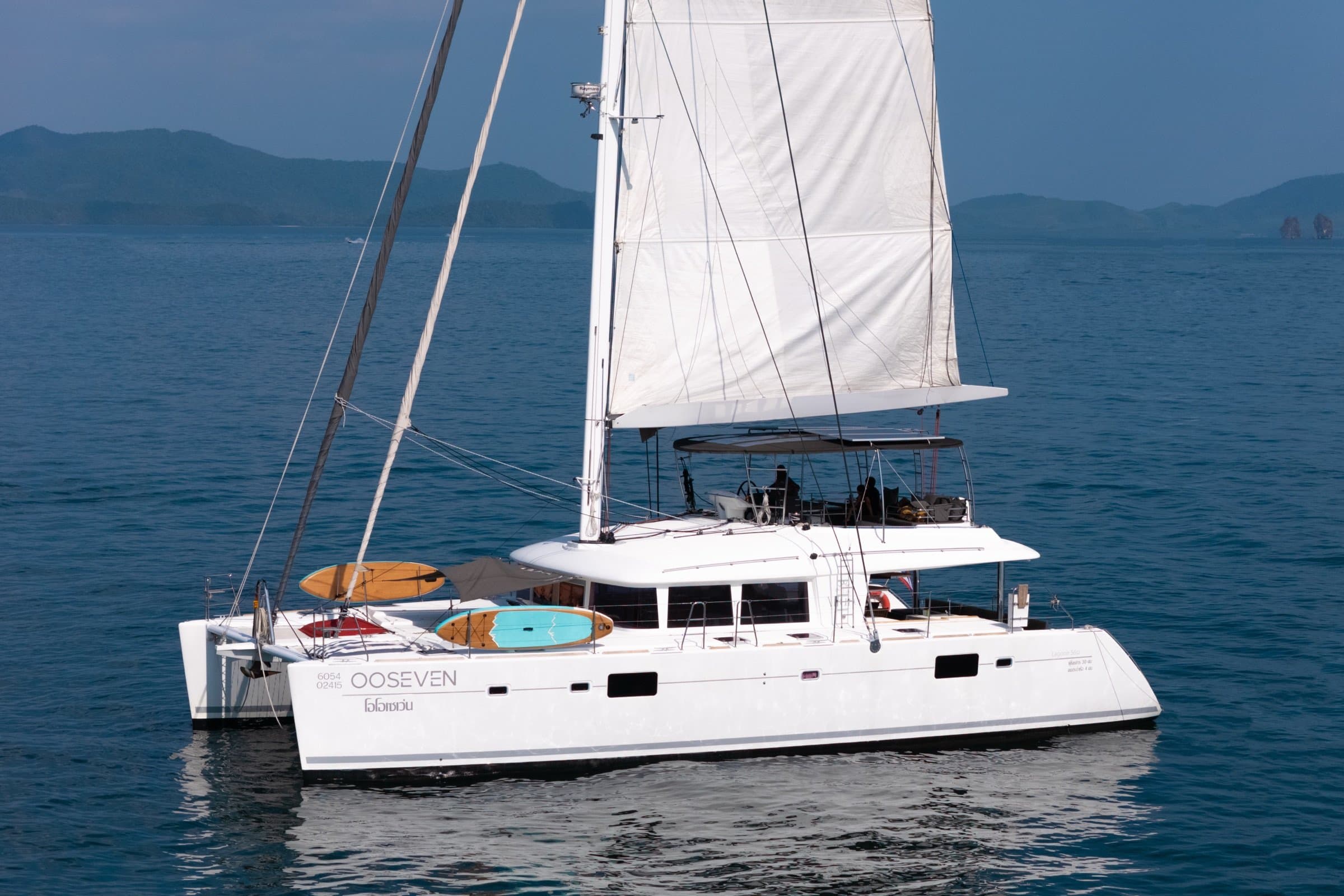 เรือใบคาตามารัน Lagoon 560 เช่าเหมาลำรายวัน