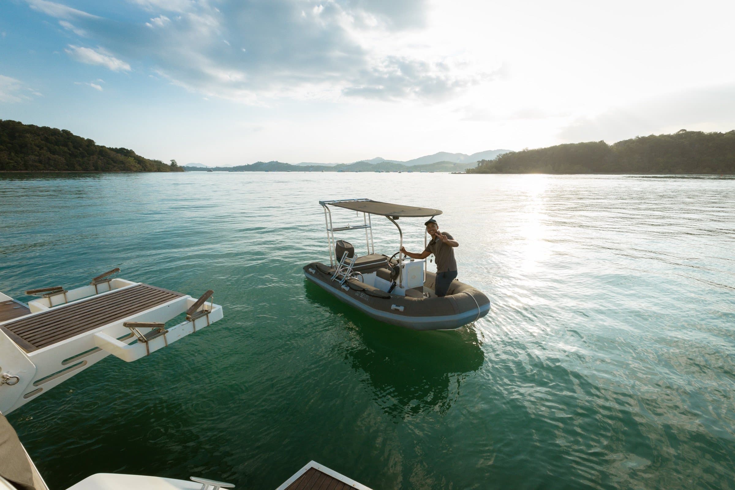 เรือใบคาตามารัน Lagoon 560 เช่าเหมาลำรายวัน 4