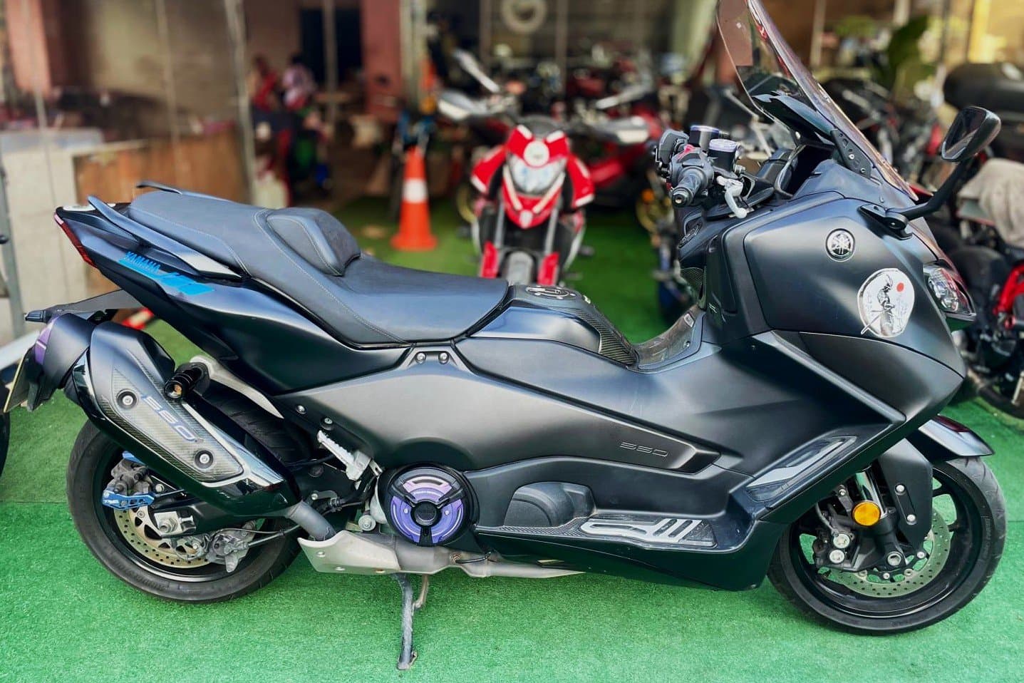 Yamaha TMAX 560 2