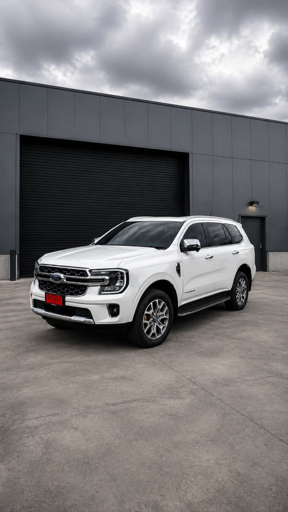 Ford Everest Titanium, white 2